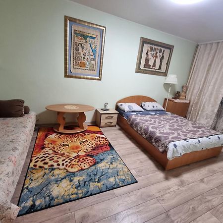 House Hotel Apartments 2 Rivne Extérieur photo